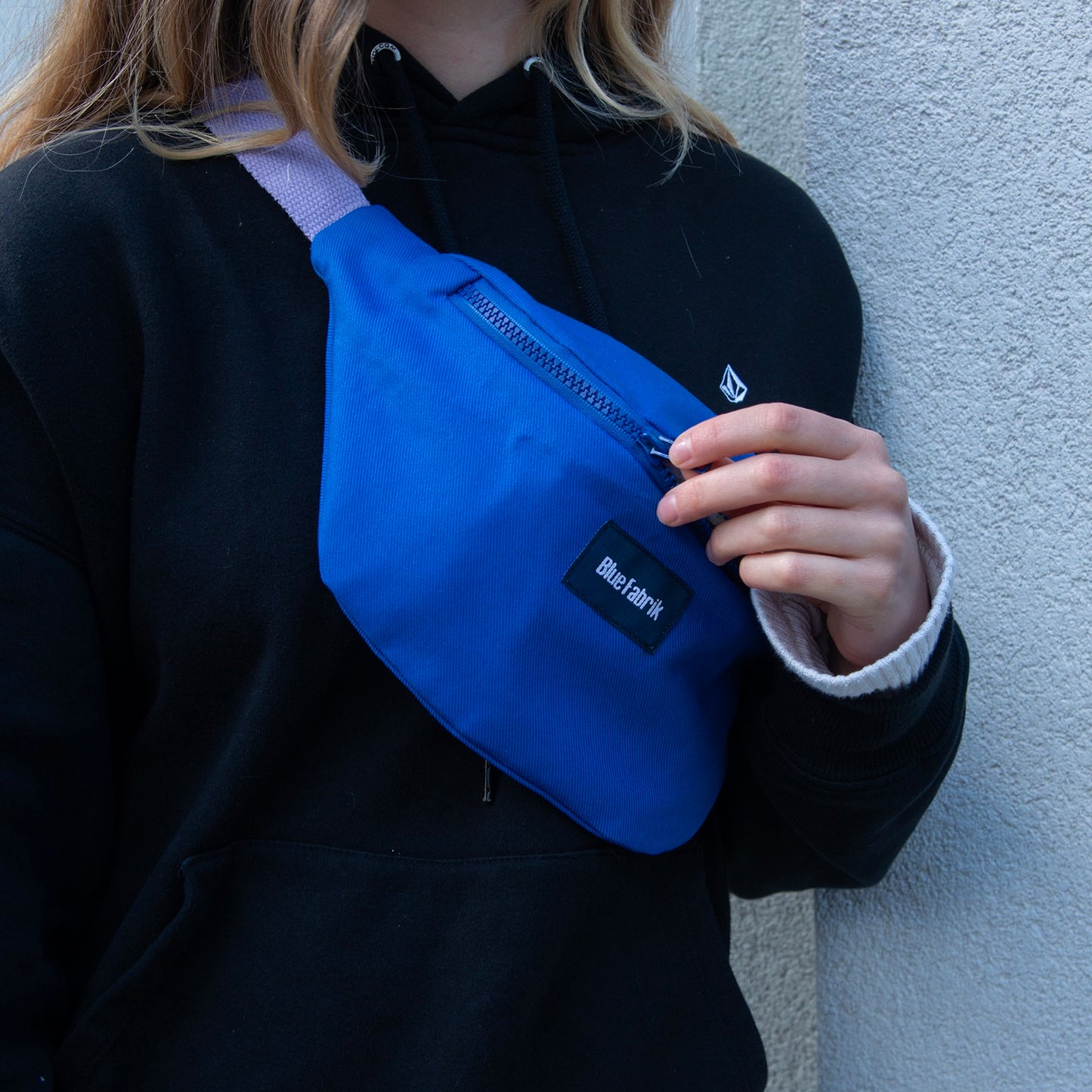 Sac Banane Bleu & Parme, doublure fleurie