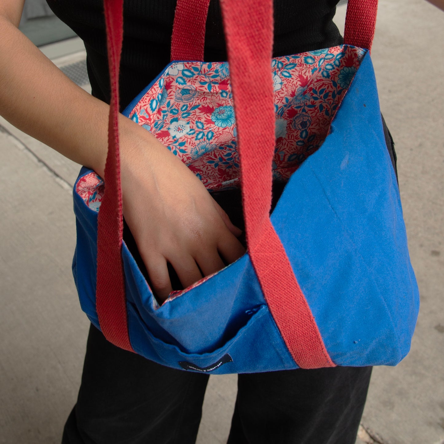 Sac Cabas Bleu & Cerise, doublure à fleurs