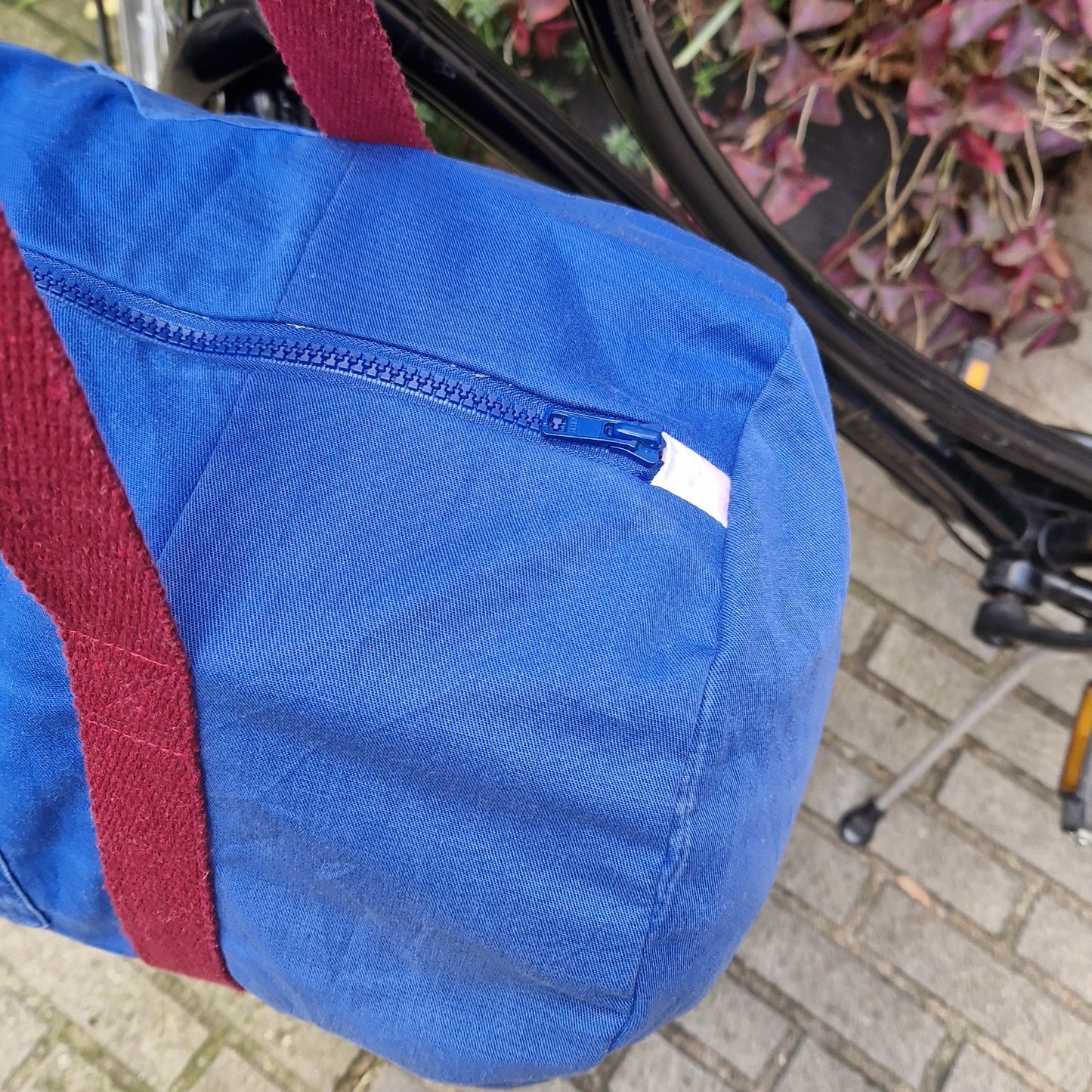 Grand Sac Bowling Bleu & Bordeaux, doublure à grandes fleurs - Blue Fabrik