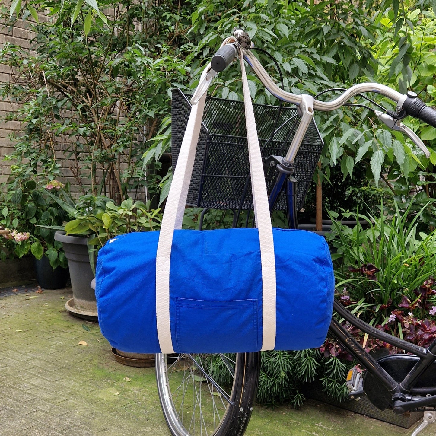 Grand Sac Bowling Bleu & Ecru, doublure à fleurs rose et bleu - Blue Fabrik