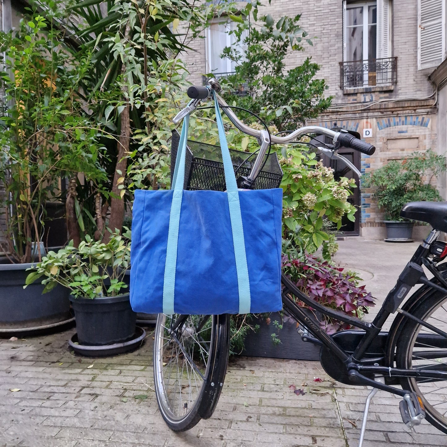 Grand sac Cabas Bleu & Bleu clair, doublure à grandes fleurs - Blue Fabrik