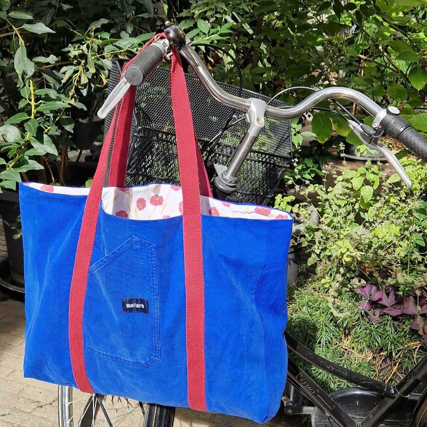 Grand sac Cabas Bleu & Bordeaux, doublure à fleurs bordeaux- Blue Fabrik