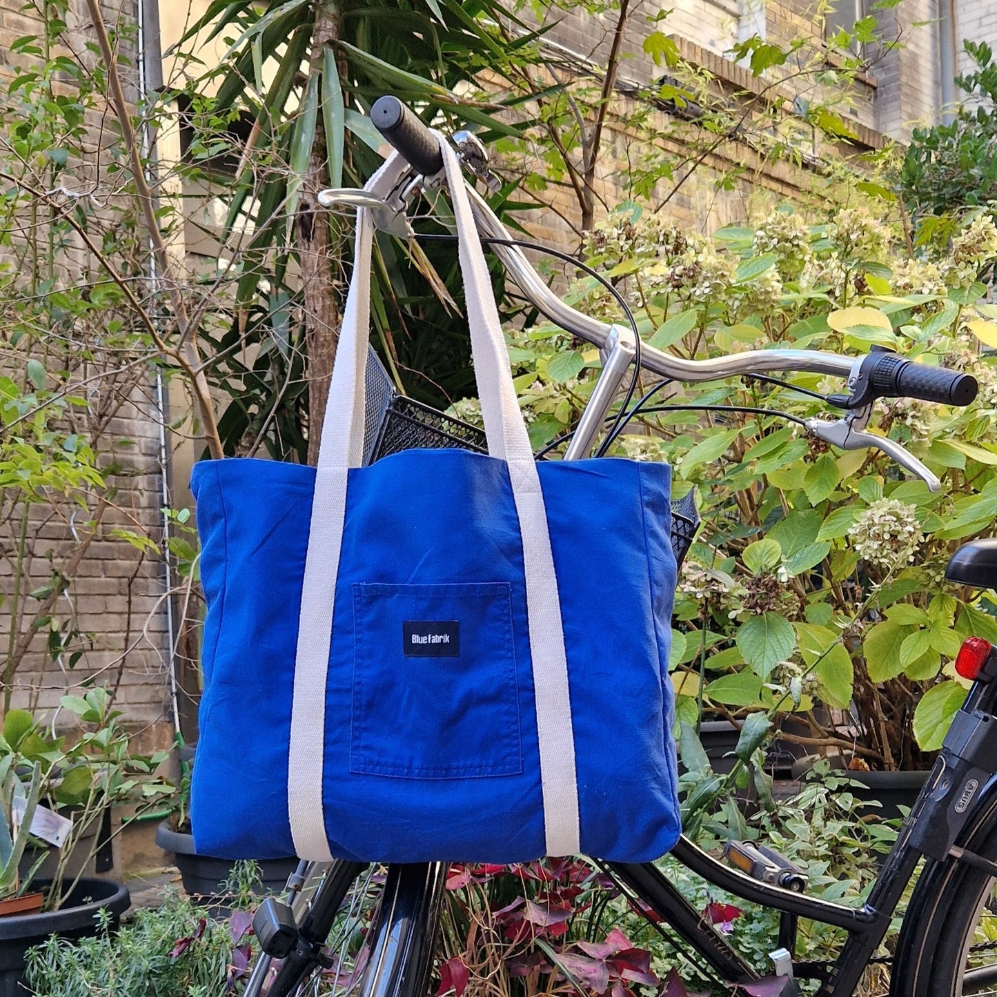 Grand sac Cabas Bleu & Ecru, doublure à fleurs vertes - Blue Fabrik