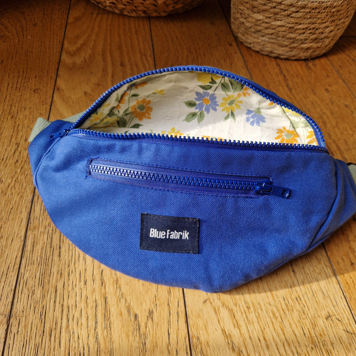 Sac Banane Bleu & Vert d'eau, doublure fleurie