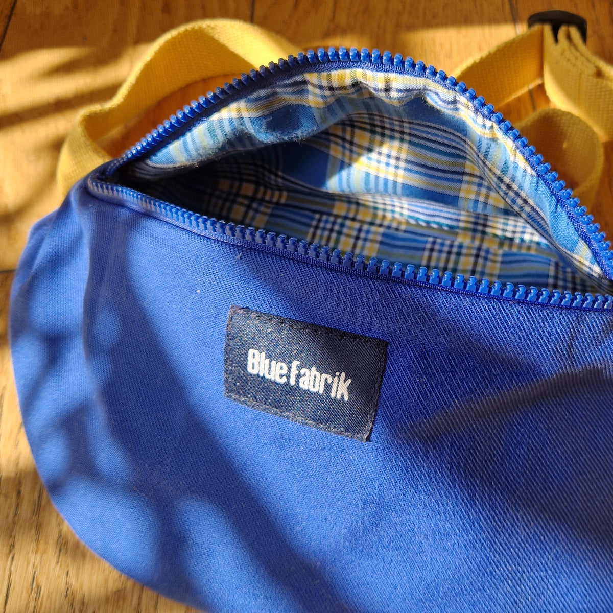 Sac Banane Bleu & Jaune, doublure à carreaux