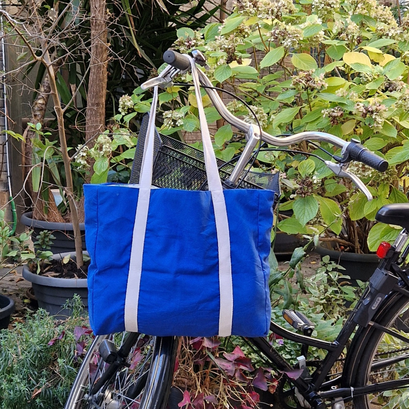 Grand sac Cabas Bleu & Ecru, doublure à fleurs vertes