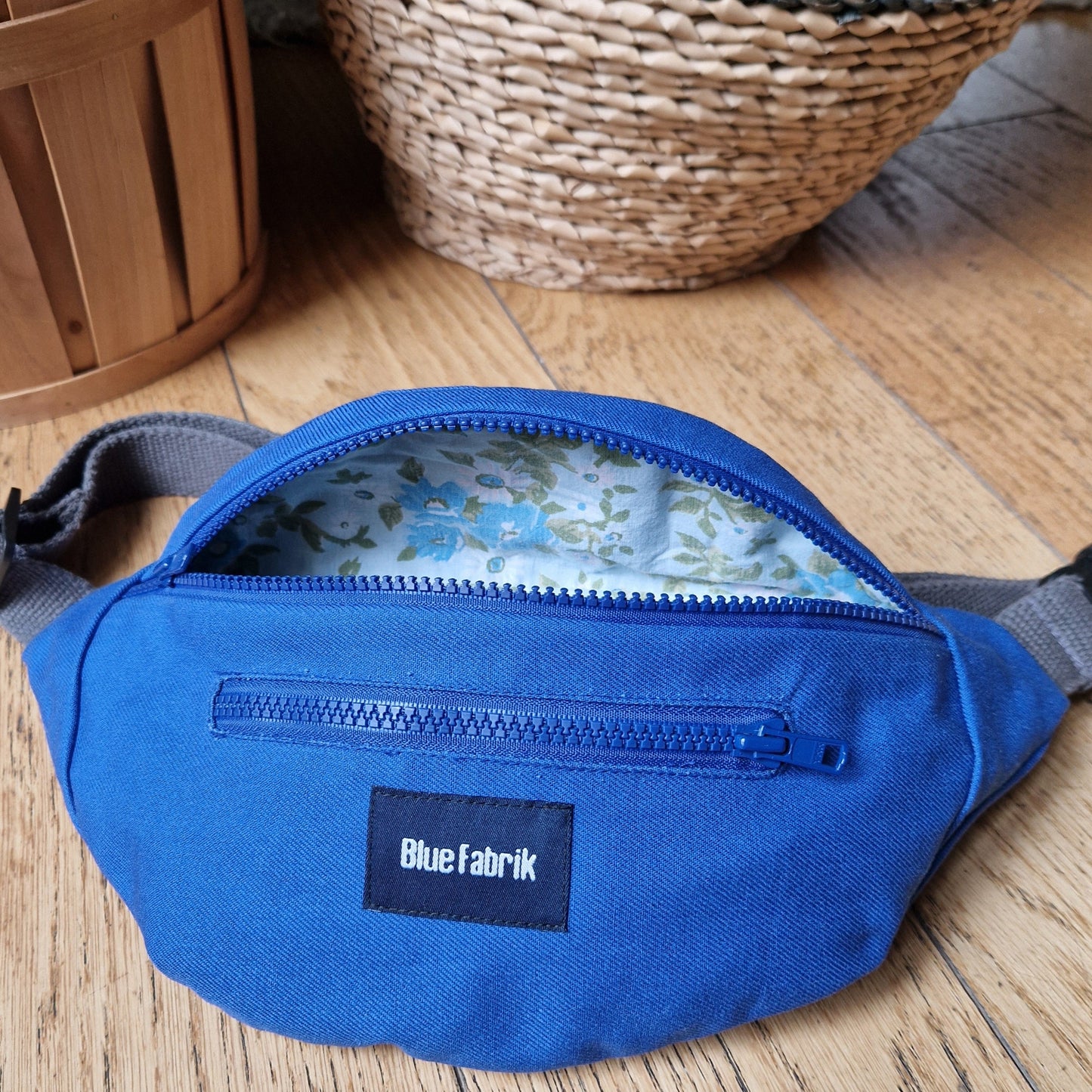 Sac Banane Bleu & Gris anthracite, doublure fleurie - Blue Fabrik