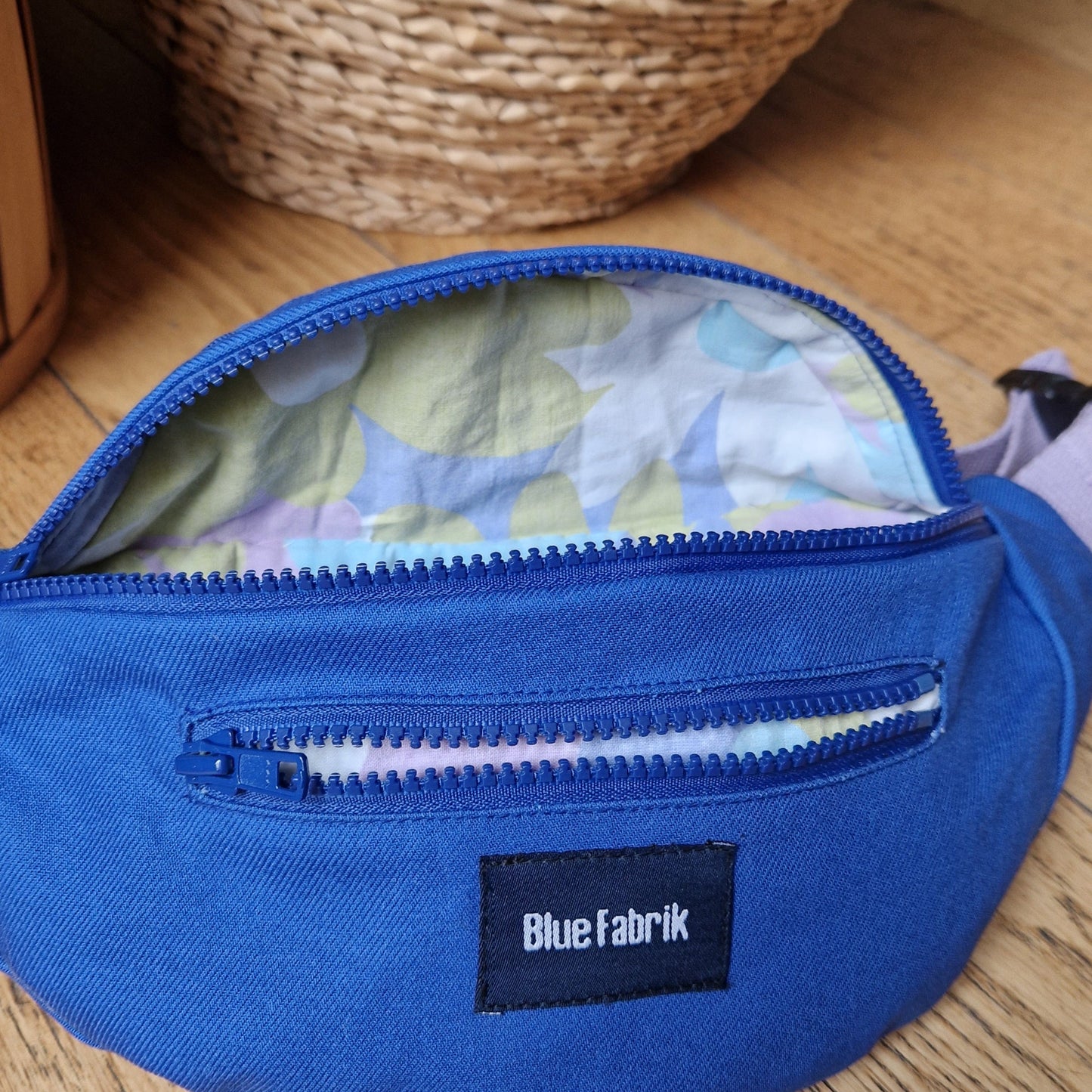 Sac Banane Bleu & Parme, doublure fleurie psychédélique - Blue Fabrik
