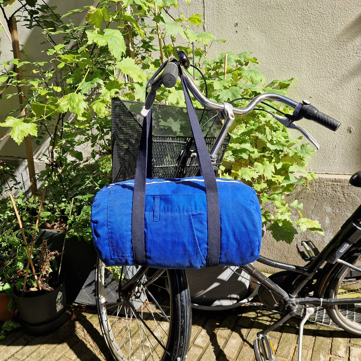 Sac Bowling Medium Bleu & Bleu marine, doublure fleurie bleue - Blue Fabrik