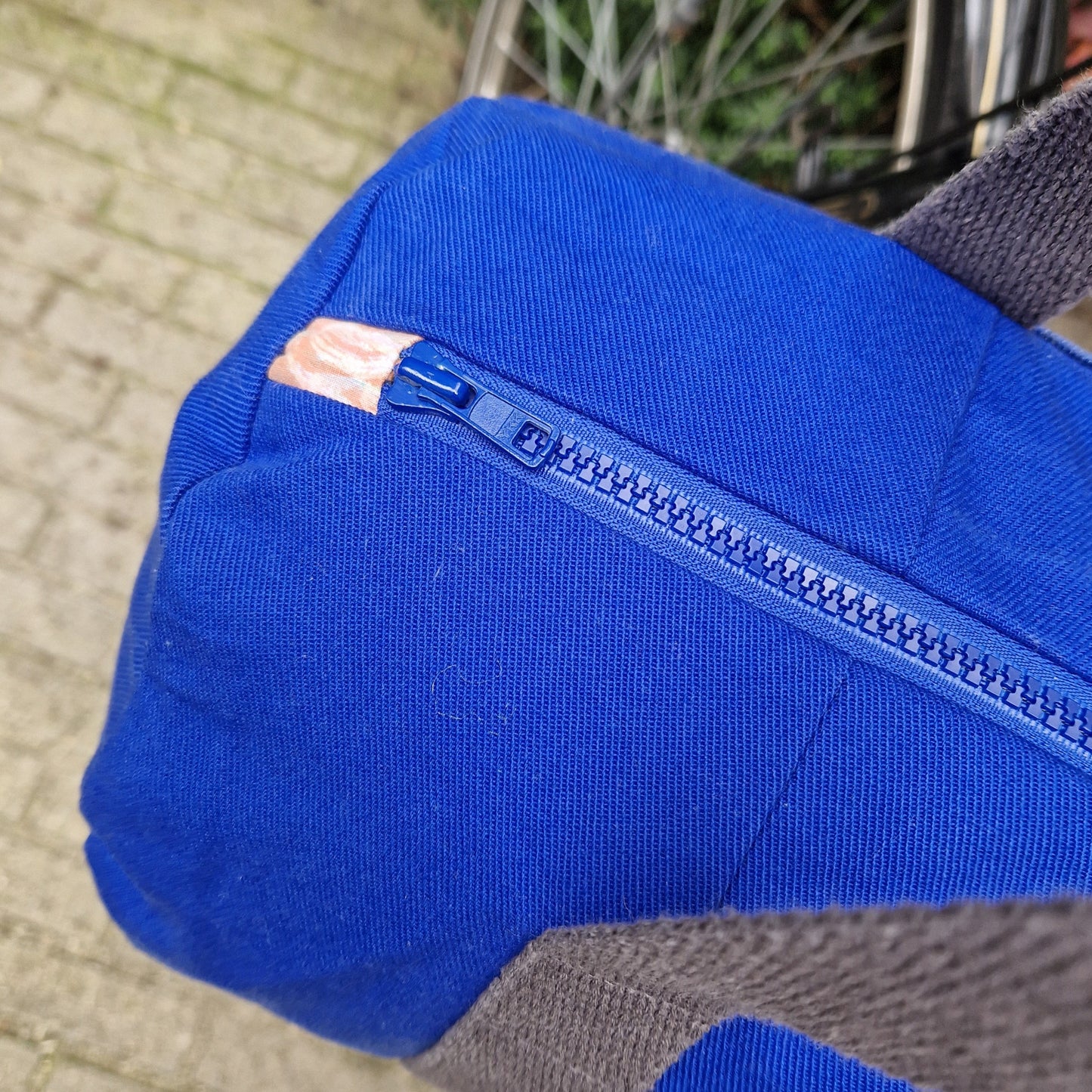 Sac Bowling Medium Bleu & Gris anthracite, doublure grandes fleurs - Blue Fabrik