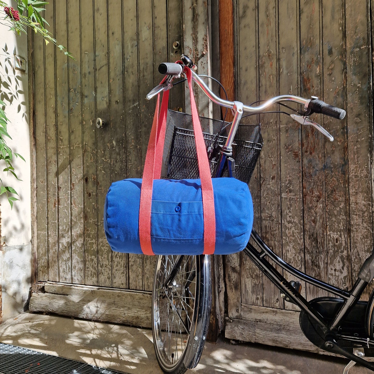 Sac Bowling Medium Bleu & Rose, doublure jaune à petites fleurs roses - Blue Fabrik