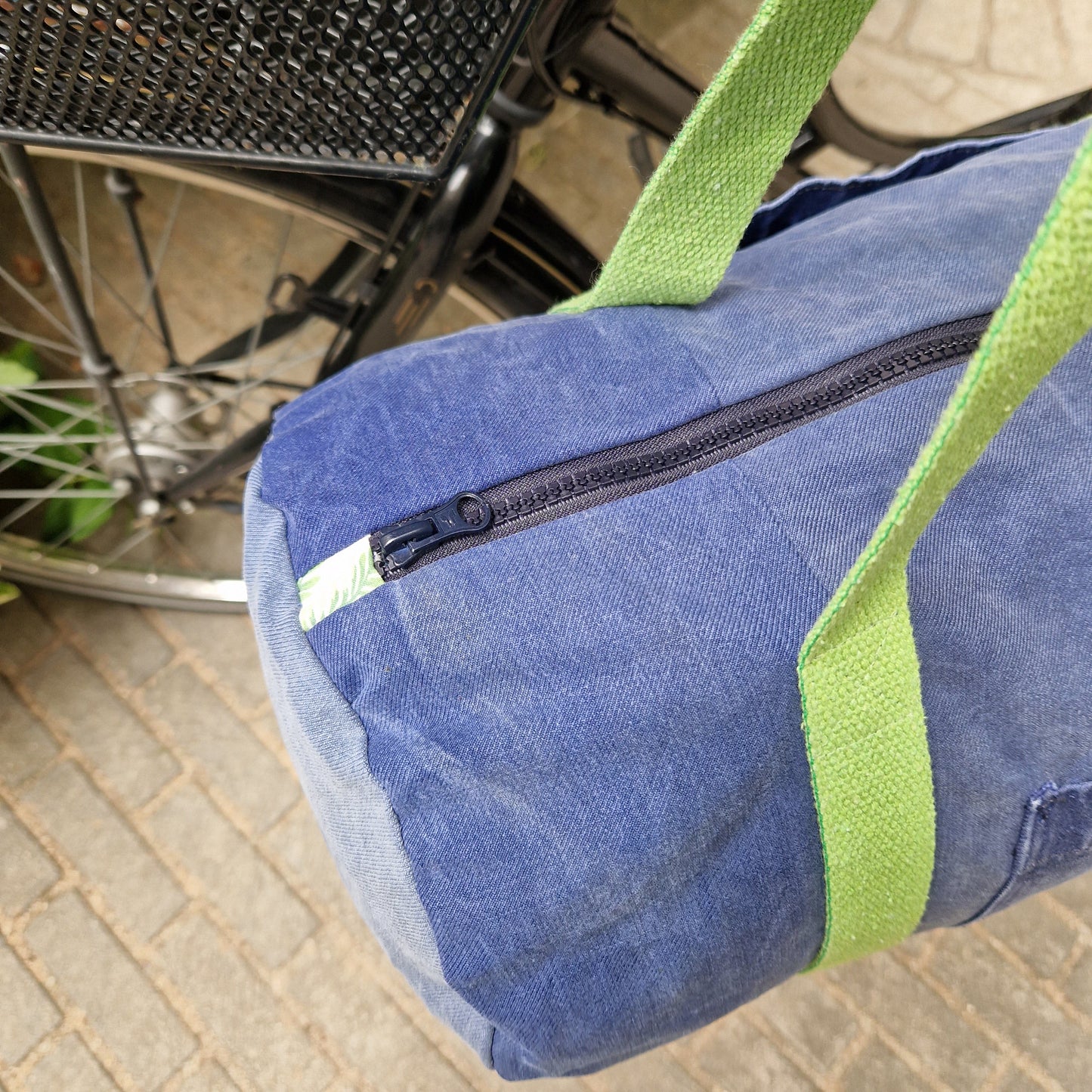 Sac Bowling Medium Bleu & Vert Anis, doublure motif feuillage - Blue Fabrik