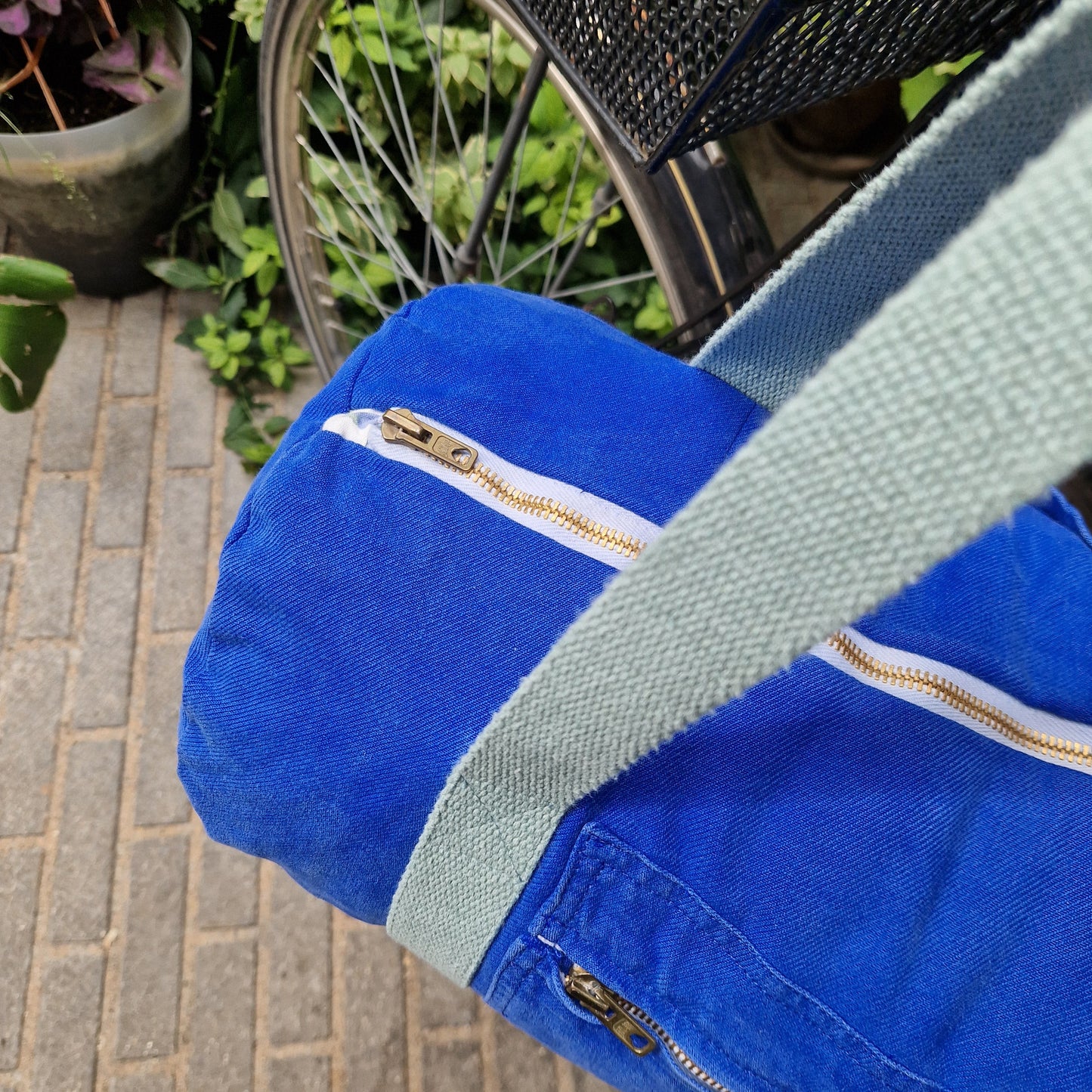 Sac Bowling Medium Bleu & Vert d’eau, doublure fleurie - Blue Fabrik