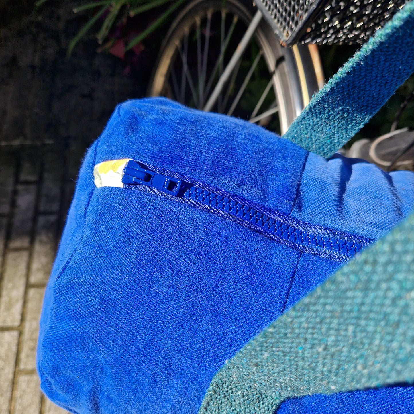Sac Bowling medium Bleu & Vert, doublure fleurie - Blue Fabrik