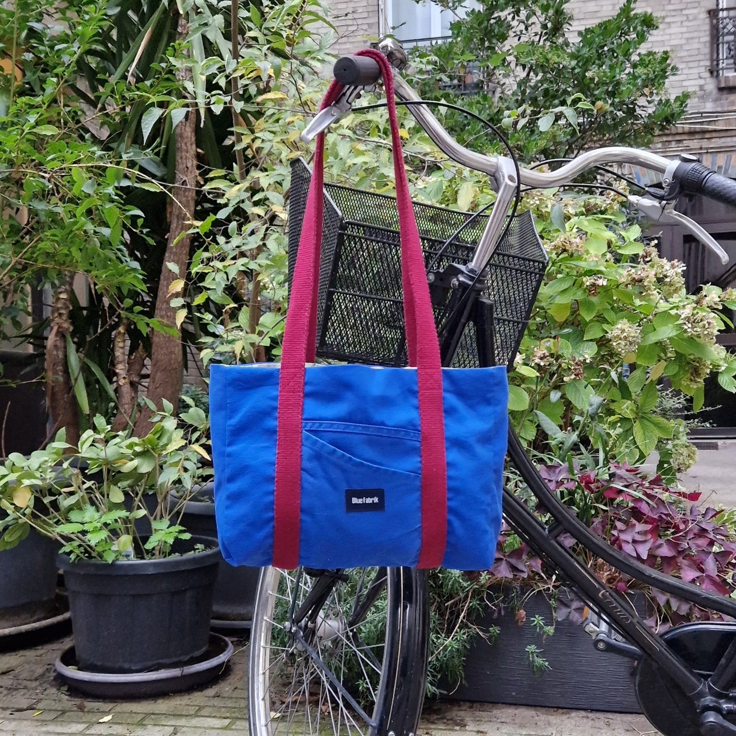 Sac Cabas Bleu & Bordeaux, doublure à grandes fleurs - Blue Fabrik