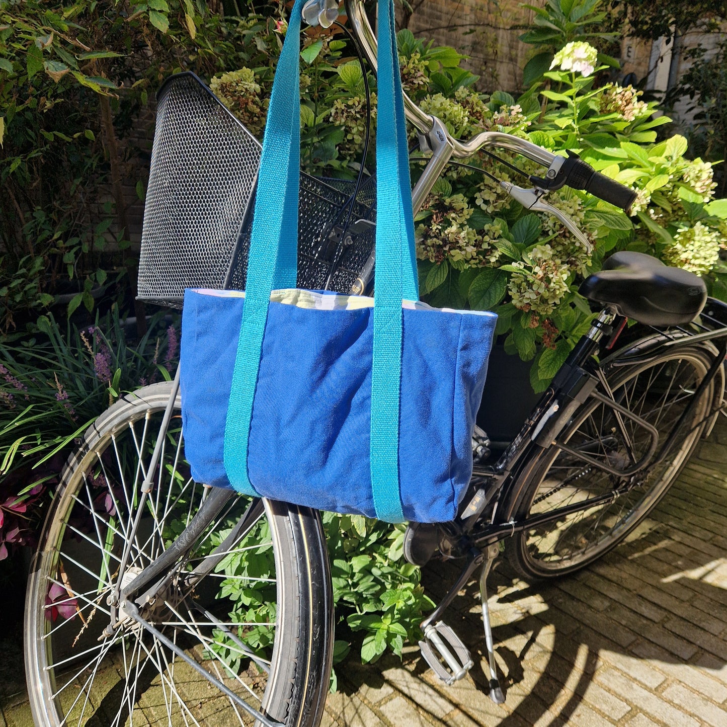 Sac Cabas Bleu & turquoise, doublure à fleurs psychédéliques - Blue Fabrik