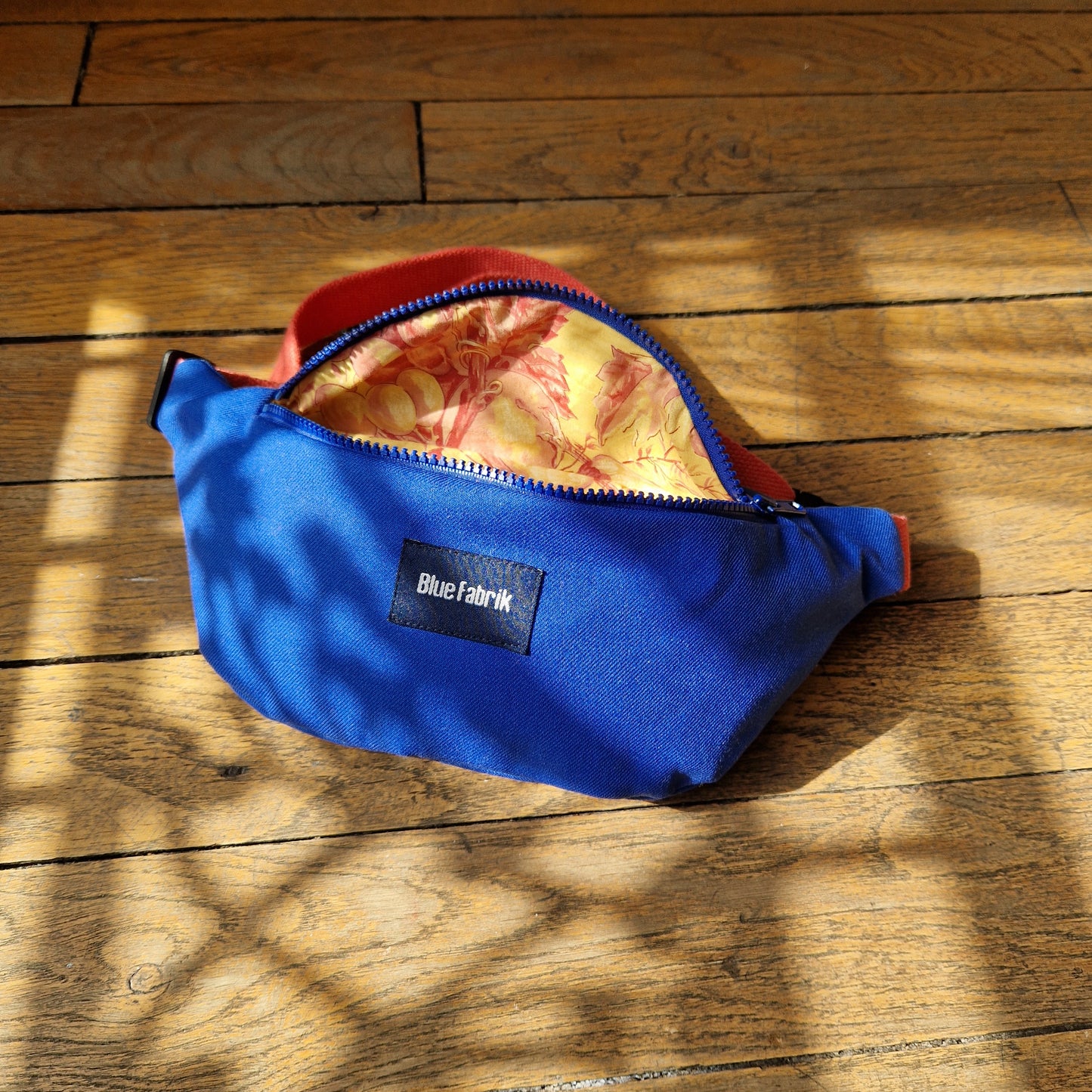 Sac banane bleu rose doublure fleurie