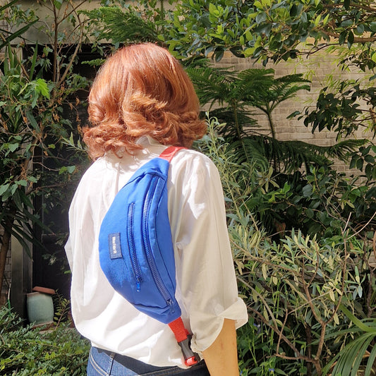 Sac Banane Bleu & Rose foncé, doublure fleurie rose
