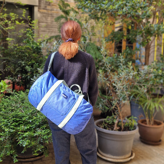 Grand Sac Bowling Bleu & Vert d’eau, doublure fleurie et anse bandoulière, Blue Fabrik
