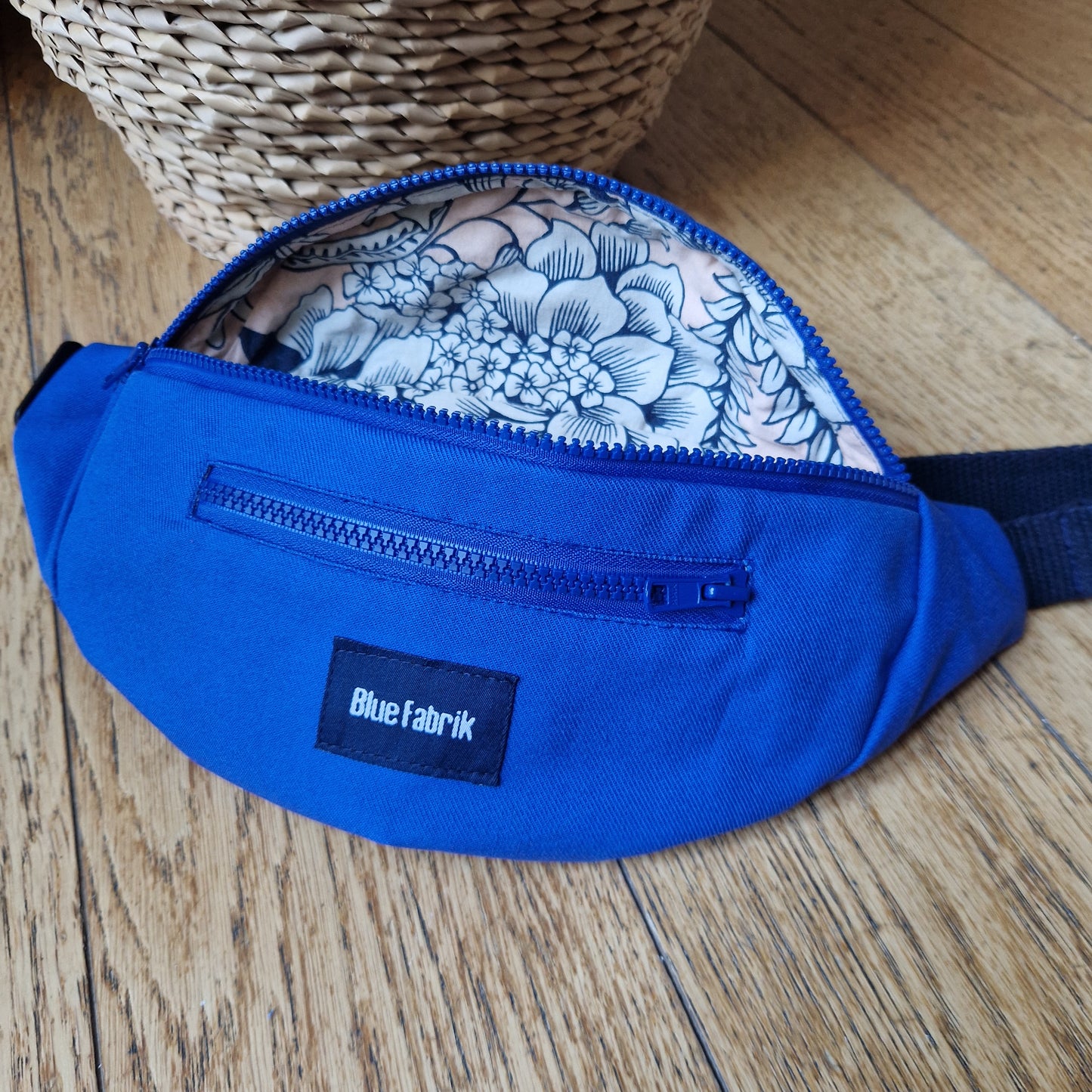 Sac Banane Bleu & Marine, doublure fleurs bleues