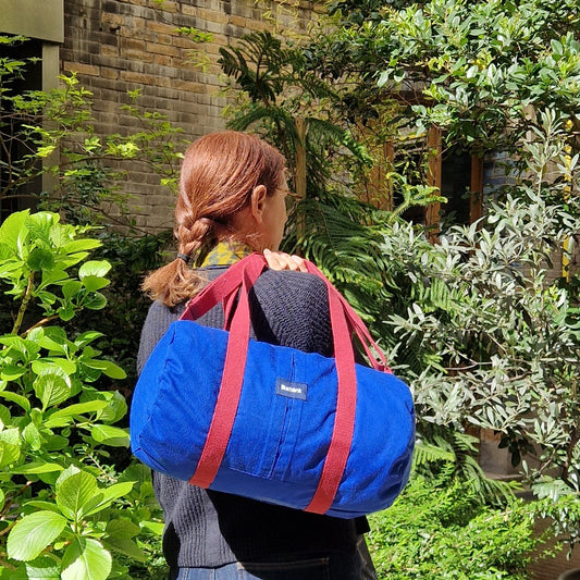 Sac Bowling Medium Bleu & Bordeaux, doublure fleurie, avec bandoulière - Blue Fabrik