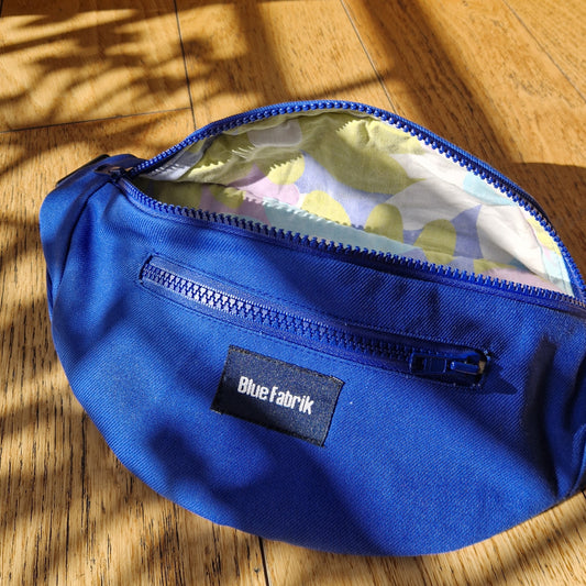 Sac Banane Bleu & Parme, doublure fleurie psychédélique