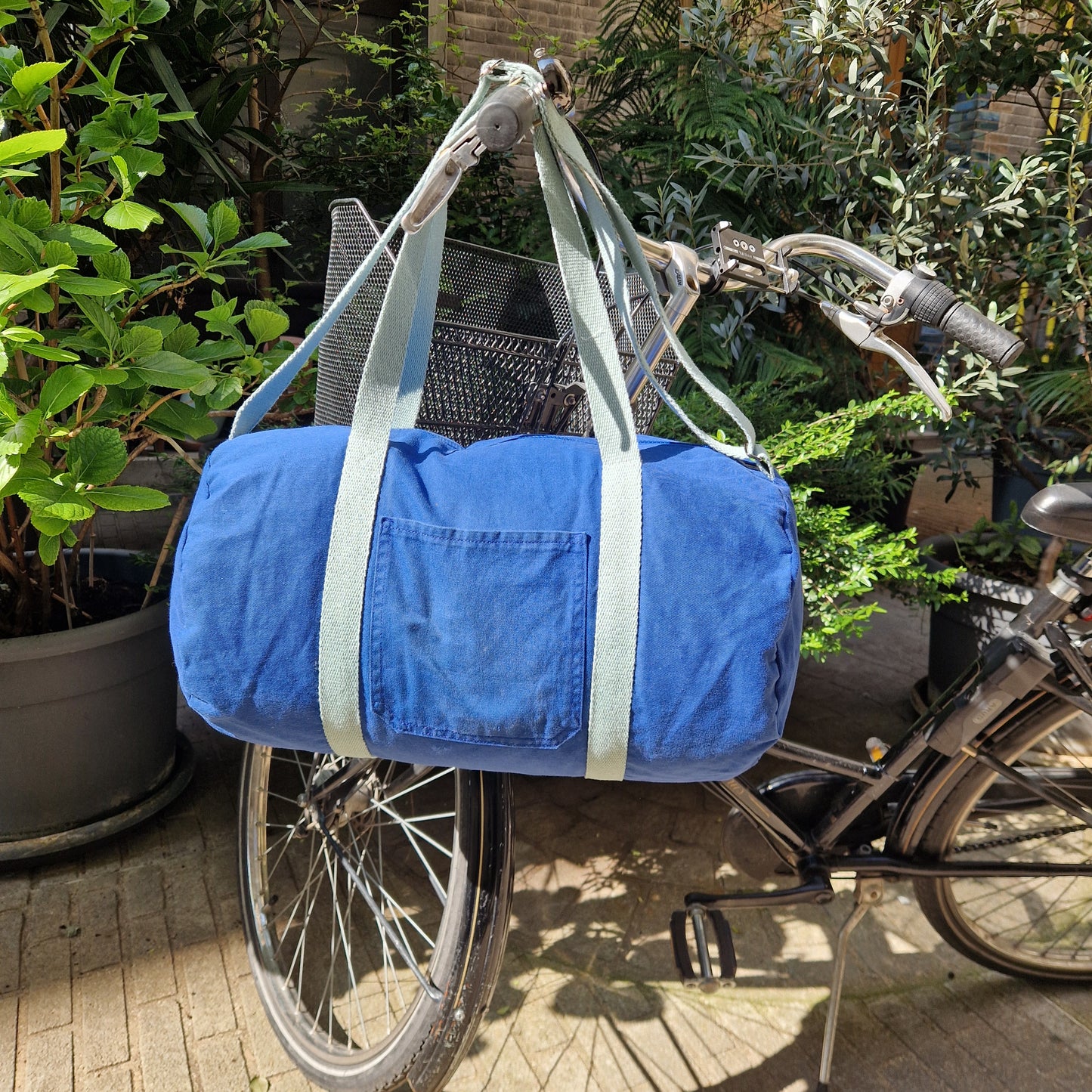 dos Grand Sac Bowling Bleu & Vert d’eau, doublure fleurie et bandoulière, Blue Fabrik