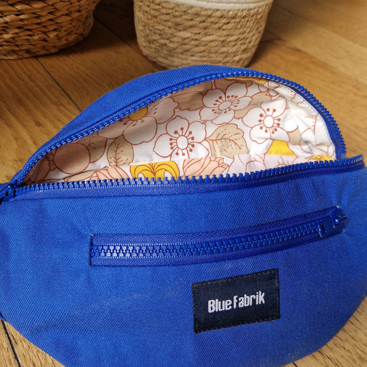 Sac Banane Bleu & Jaune, doublure à motifs floraux