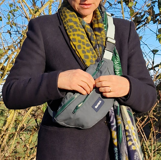 Sac Banane Vert Sapin & Vert d'eau, doublure fleurie