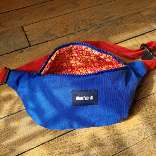 Sac Banane Bleu & Rouge Cerise, doublure fleurie - Blue Fabrik