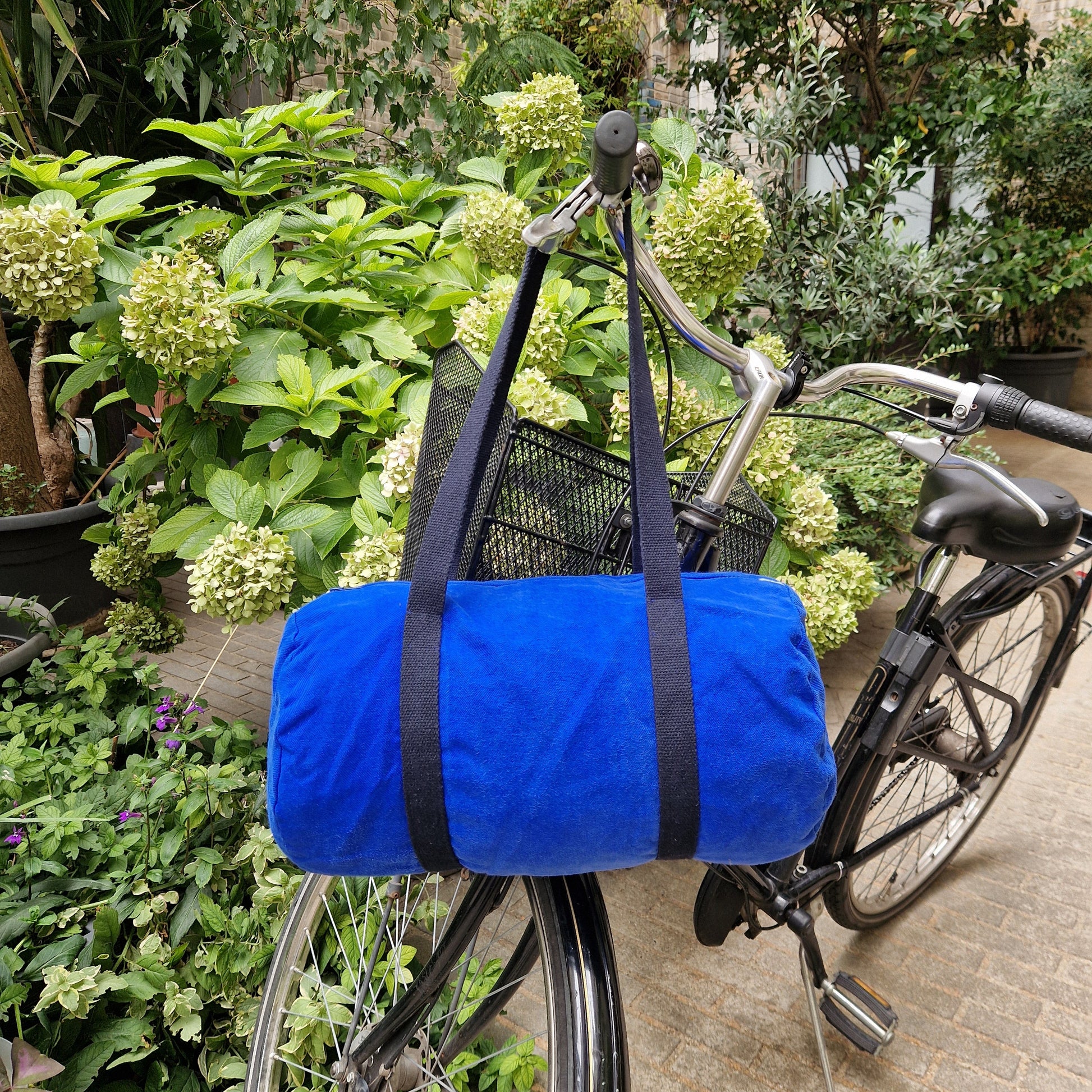 Sac Bowling Medium Bleu & Bleu marine, doublure à grands carreaux colorés - Blue Fabrik