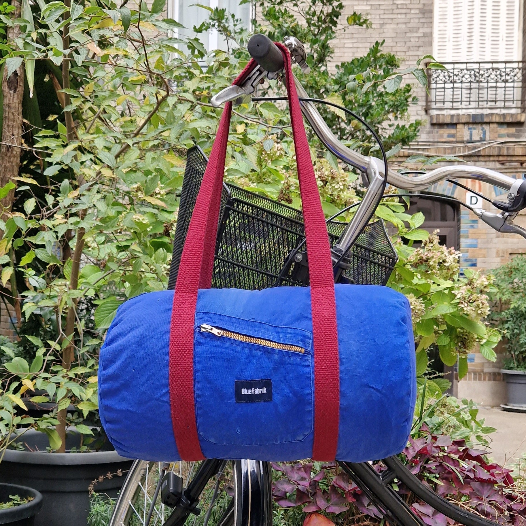 Sac Bowling Medium Bleu & Bordeaux, doublure à carreaux et fleurs bordeaux - Blue Fabrik