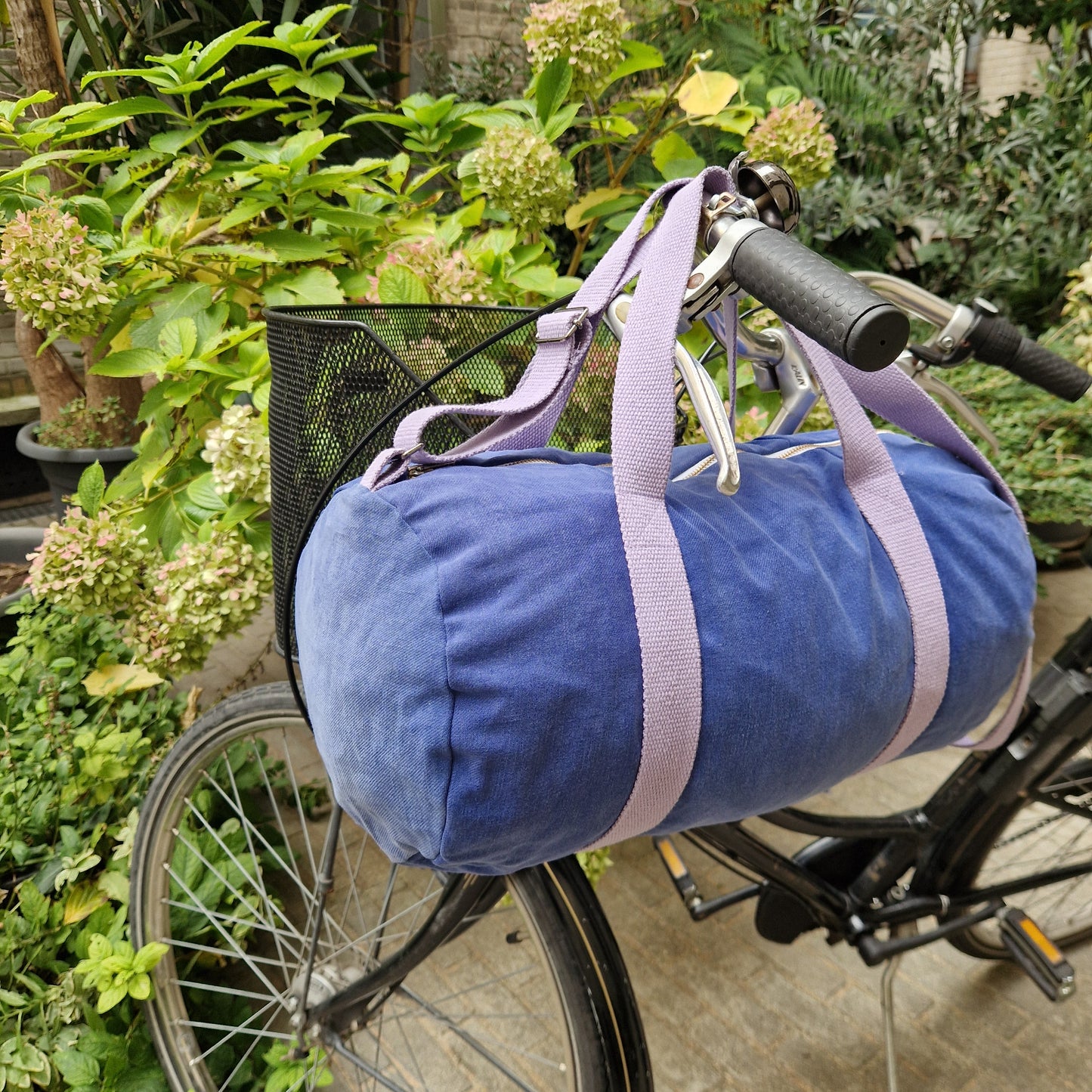 Sac Bowling Medium Bleu & Parme, doublure fleurie, avec bandoulière - Blue Fabrik
