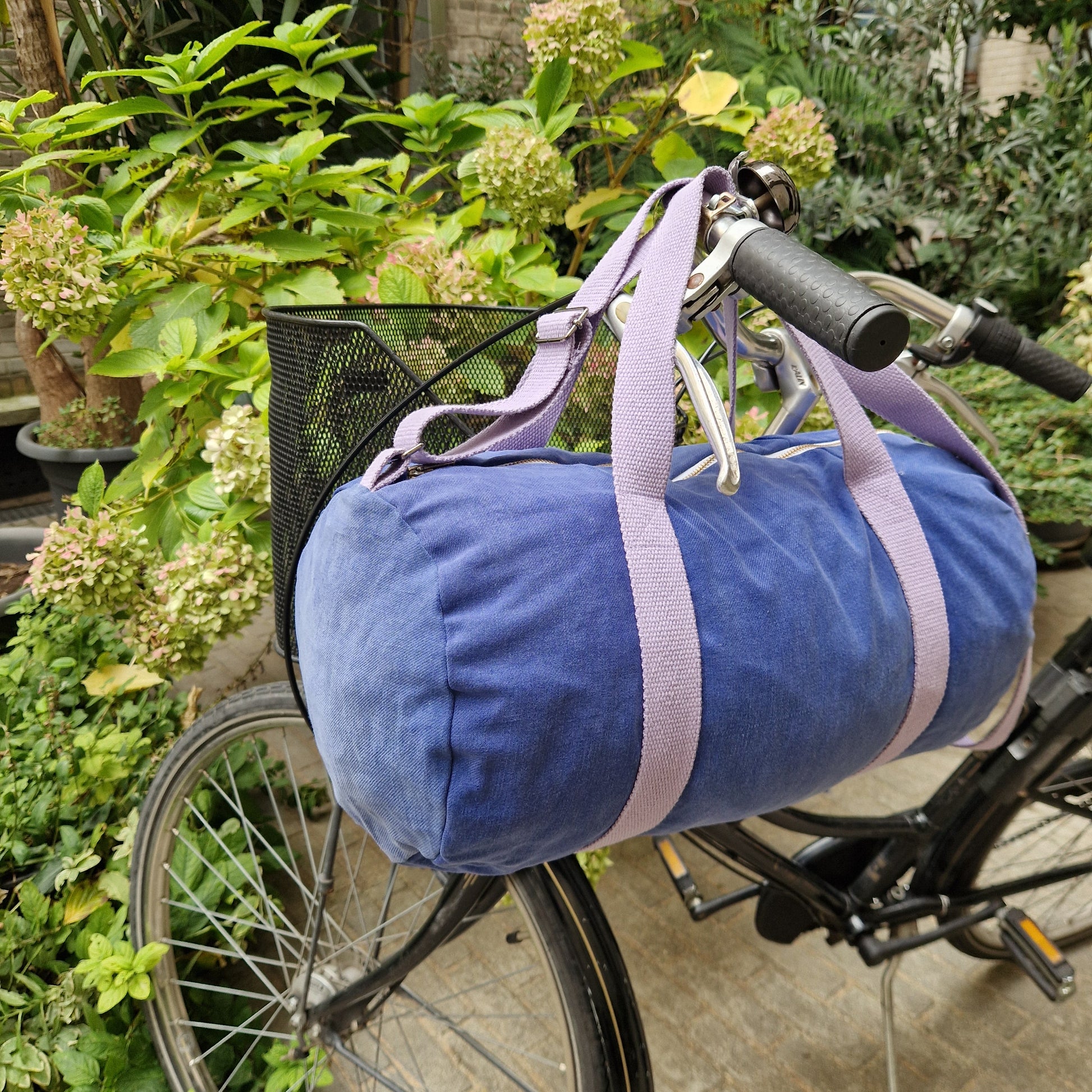Sac Bowling Medium Bleu & Parme, doublure fleurie, avec bandoulière - Blue Fabrik