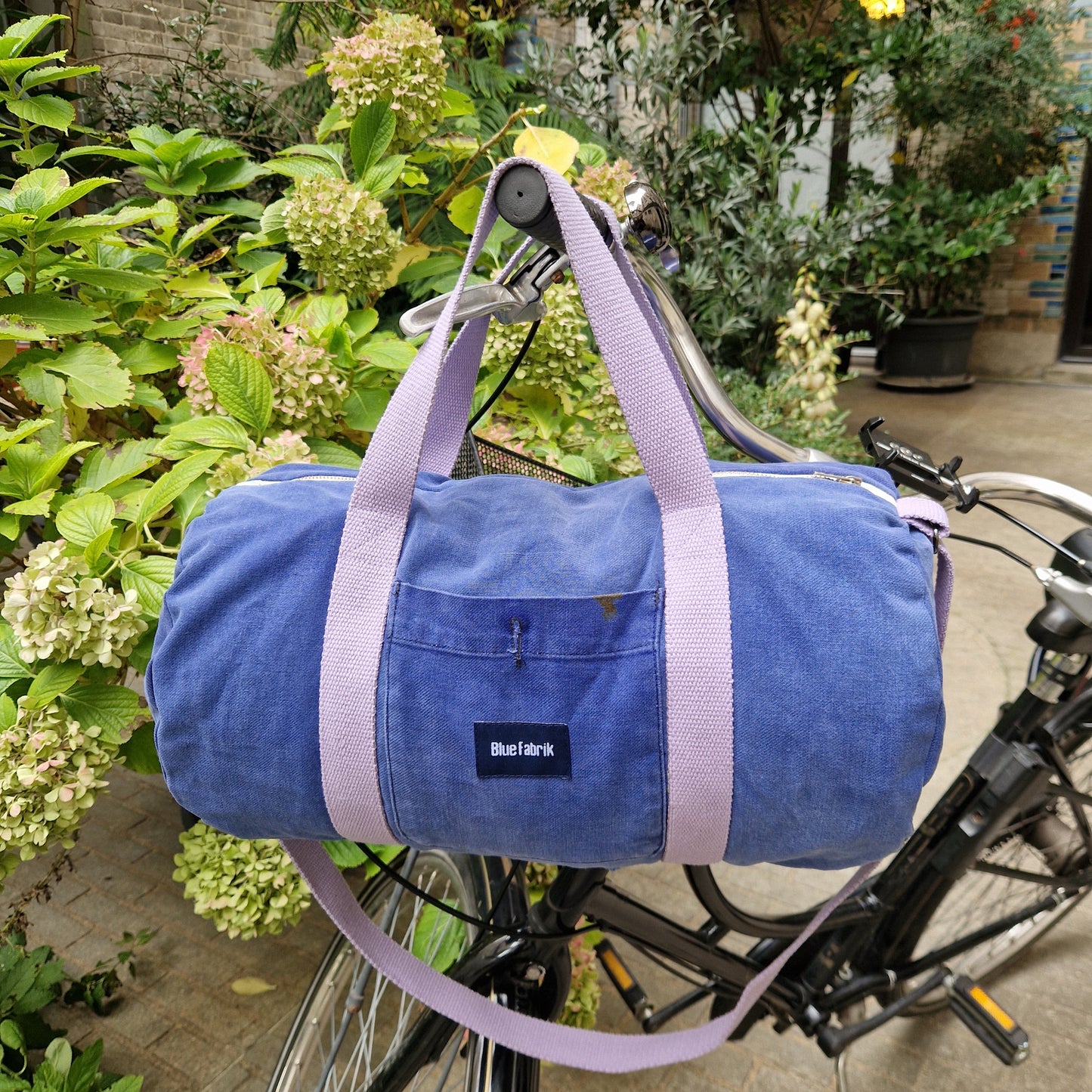 Sac Bowling Medium Bleu & Parme, doublure fleurie, avec bandoulière - Blue Fabrik