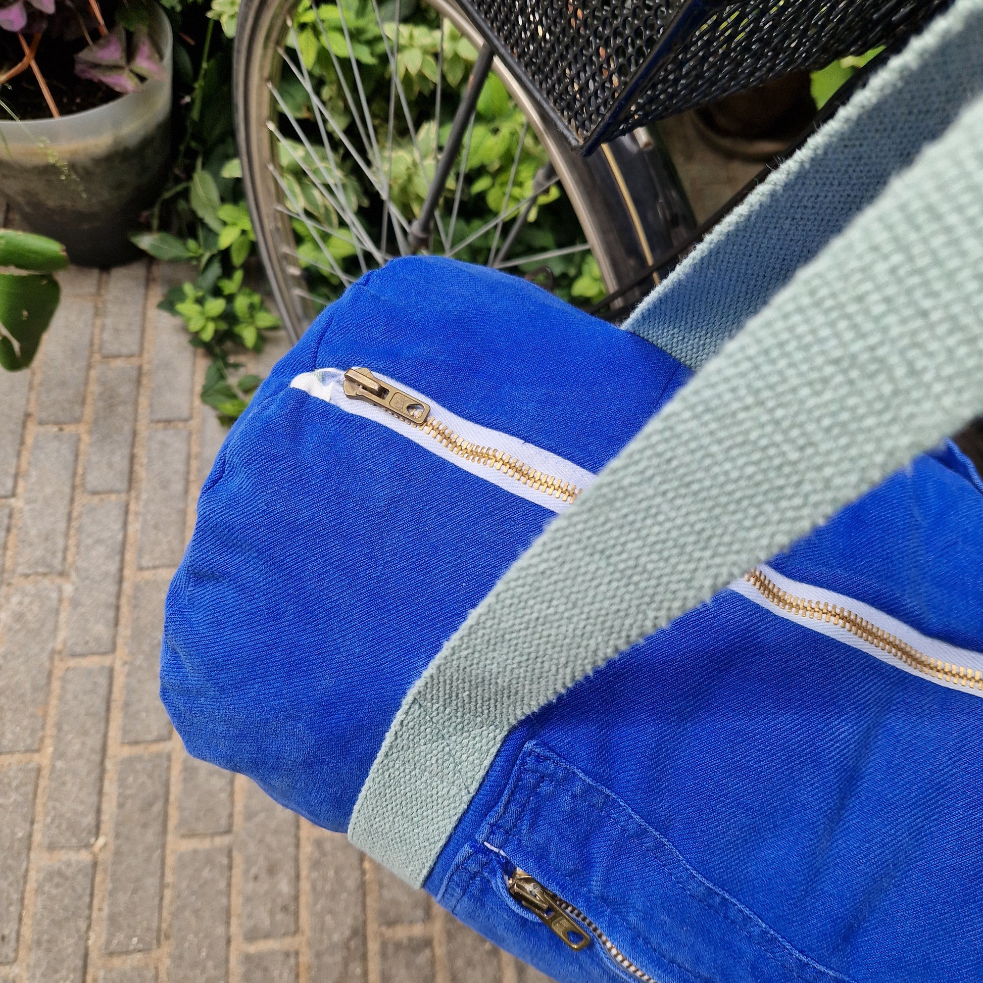 Sac Bowling Medium Bleu & Vert d’eau, doublure fleurie - Blue Fabrik